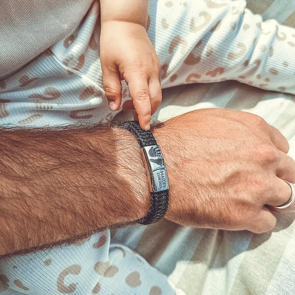 Proud Dad - Lederarmband mit Gravur von Handabdruck & Fußabdruck - Das Symbol für stolze Papas - SEVOLY